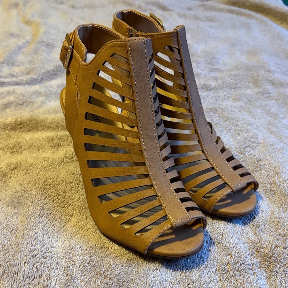 Cityclassified Tan Gladiator Sandals